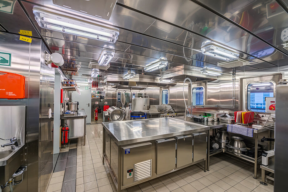 Edelstahlmöbel und –geräte